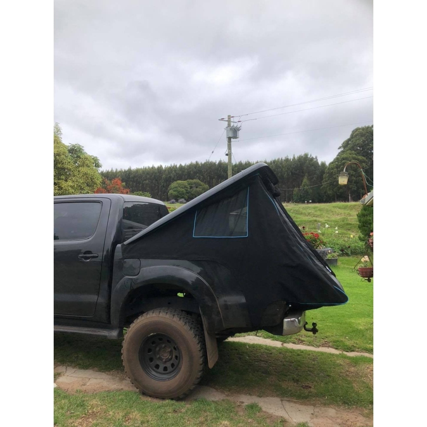 Hard lid clearance roof top tent